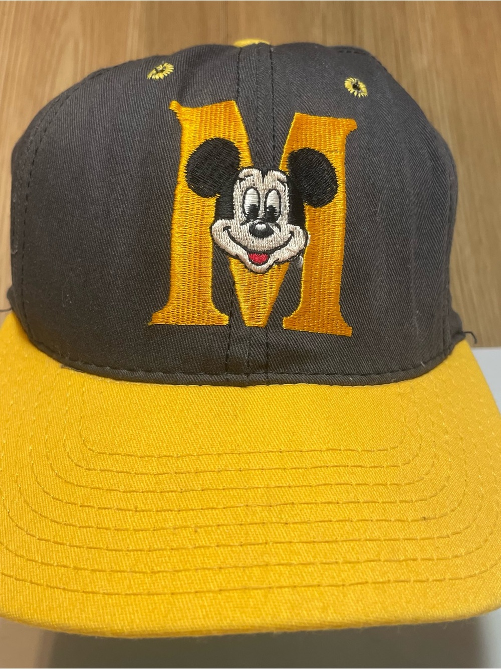 Vintage 1986 Walt Disney Company Mickey Mouse Embroidered Snapback Cap